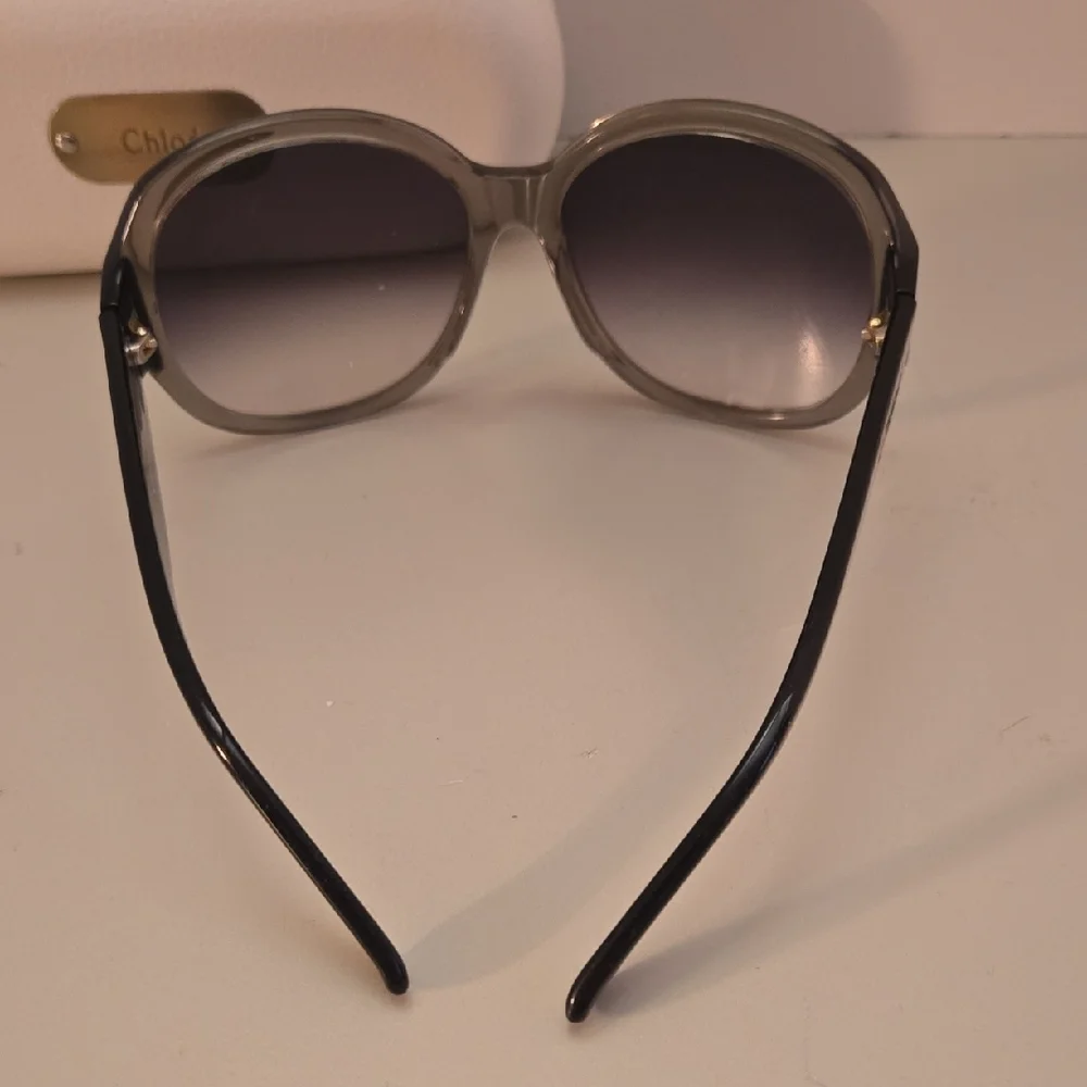 Like New Chloe Round Sunglasses, Gray and Black. - Picture 4 of 13